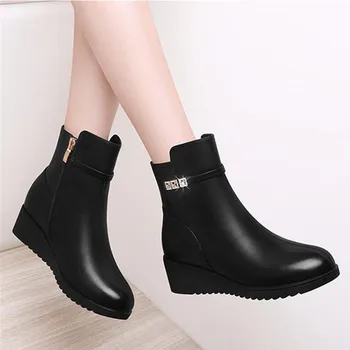 Femmes Bottes/ Женские милые осенние ботинки из черной искусственной кожи с круглым носком и боковой молнией, увеличивающие рост, женская зимняя обувь Cool Comfort B744