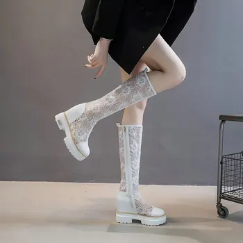 2023 Летние Новые белые сетчатые сапоги с вышивкой внутри, тонкие стильные сапоги, повышающие рост, женские дышащие ботинки