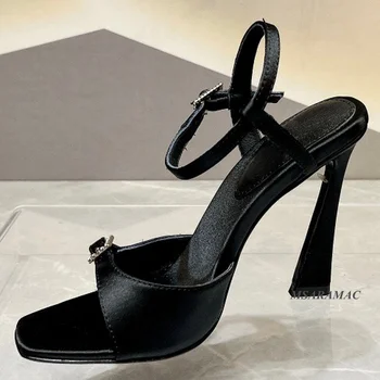 Черные босоножки на высоком каблуке, популярные брендовые летние женские модельные туфли с хрустальной пряжкой, дизайнерские сандалии, атласные вечерние туфли, женские
