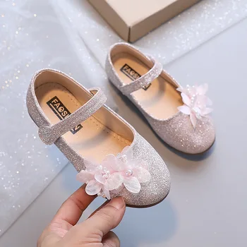 Детская кожаная обувь, весенняя повседневная обувь с жемчужным цветком и мягкой подошвой для маленькой девочки, модные модельные туфли принцессы для девочек